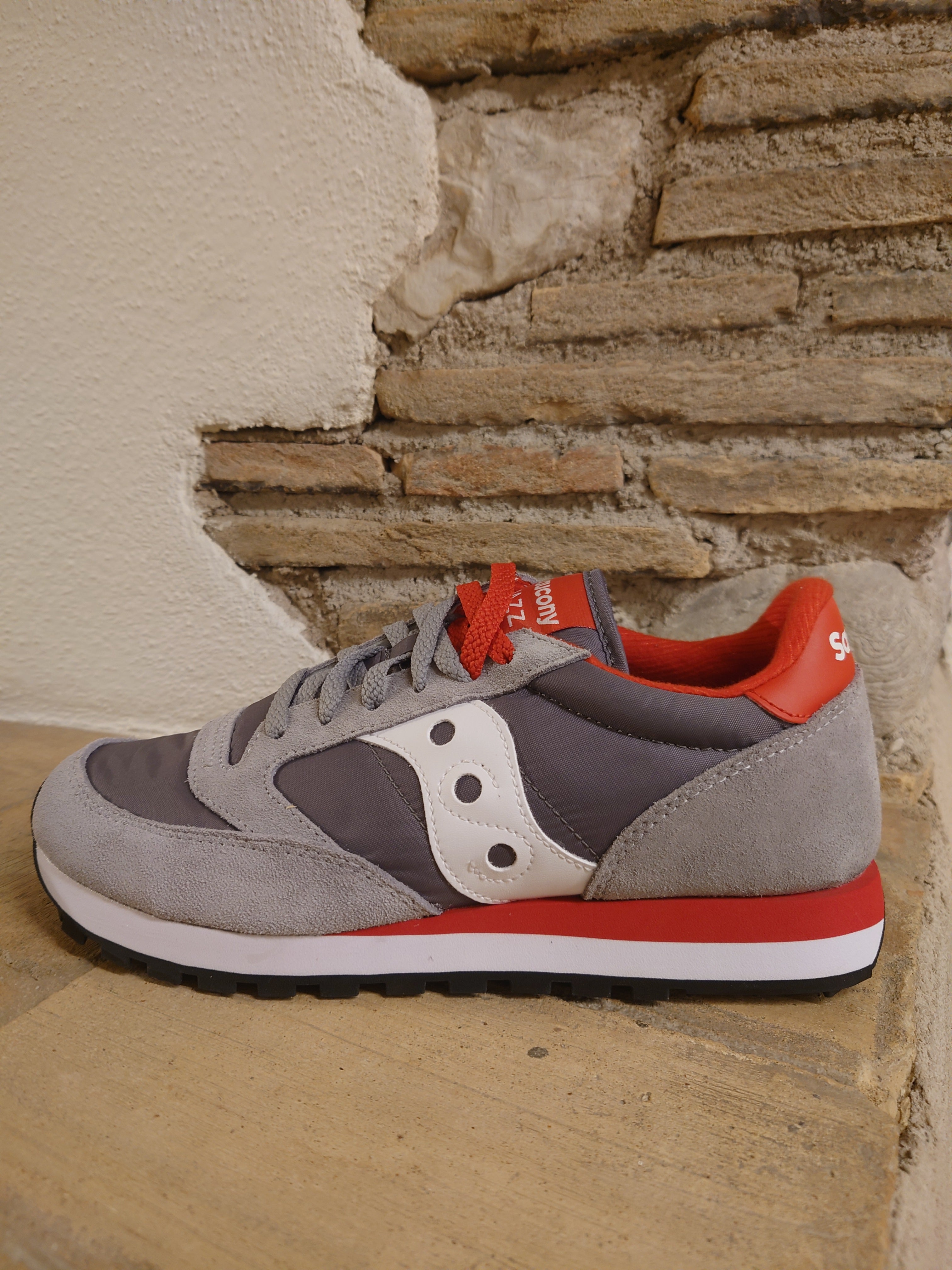 Saucony Sneakers Uomo - Modello 2044-650 (Grey/White/Red)